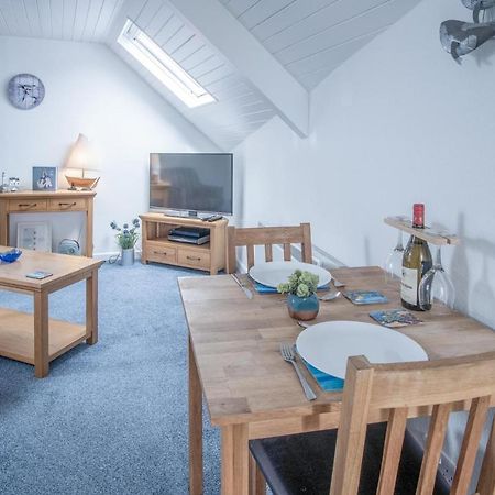 St Julians View - 1 Bedroom Apartment - Тенби Экстерьер фото