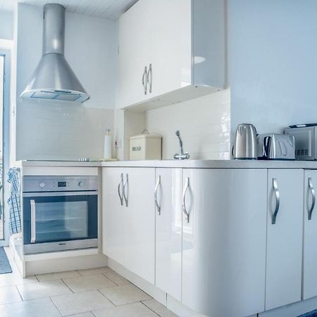 St Julians View - 1 Bedroom Apartment - Тенби Экстерьер фото