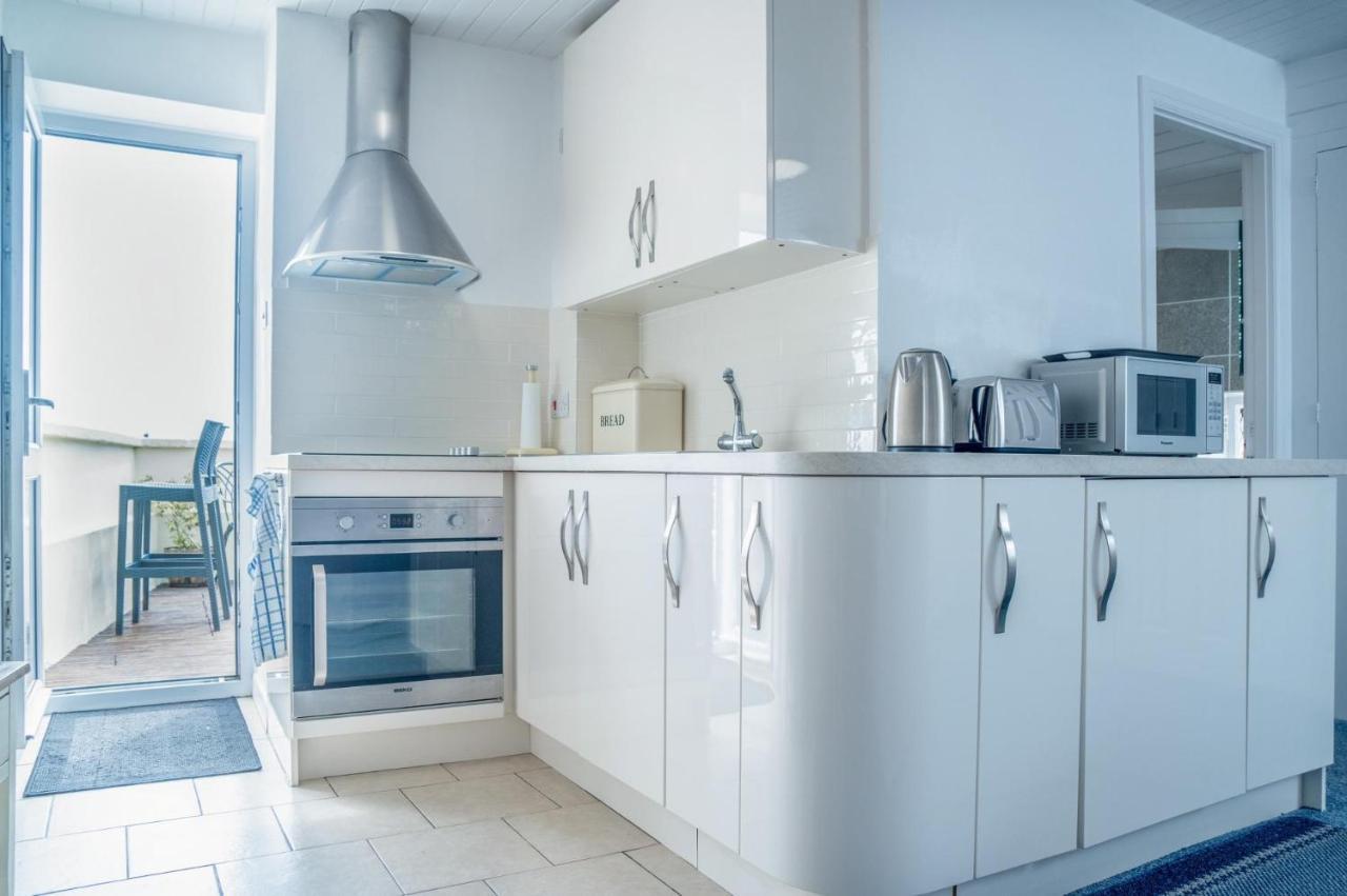 St Julians View - 1 Bedroom Apartment - Тенби Экстерьер фото